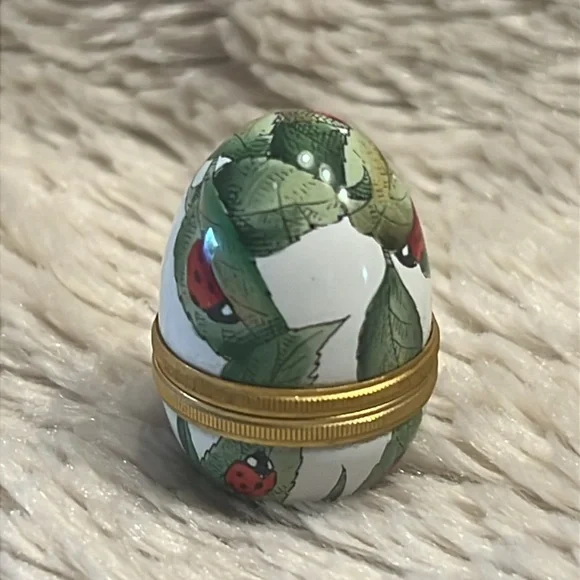 HALCYON Lady Bug Mini Egg Trinket - Picture 2 of 9